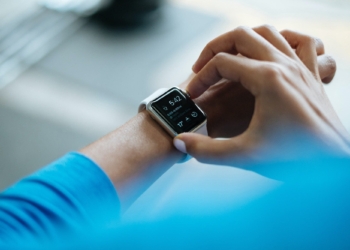 The Top 5 Wearable Tech Devices for Achieving Your Health and Fitness Goals in 2023