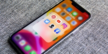 The Social Media Phenomenon and How It is Changing Our Lives
