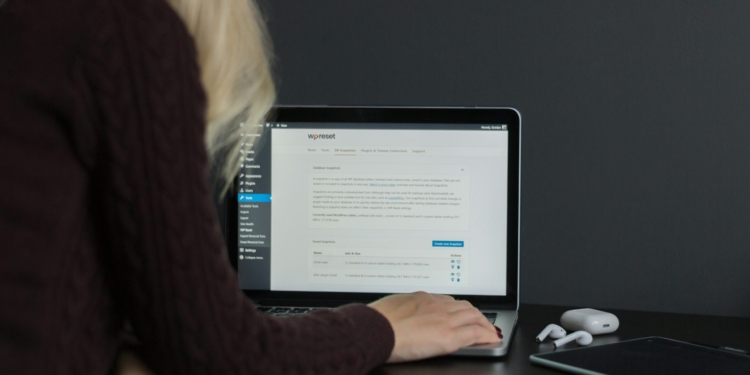How to Speed Up a WordPress Site for Technical and Non-Technical Users | Speeding Up a WordPress Site | Mania Guides