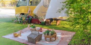 The Beauty of Picnicking and How to Do It Right