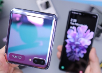 Why are Flip and Foldable Phones so Fashionable? 42 | Mania Africa | maniainc.com Why are Flip and Foldable Phones so Fashionable?