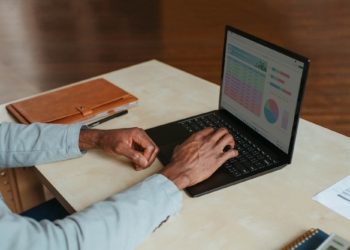 The 16 Best Remote Work Tools and Software Programs for 2023: How to Choose the Right Tools for Your Remote Team