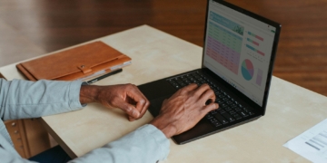 The 16 Best Remote Work Tools and Software Programs for 2023: How to Choose the Right Tools for Your Remote Team