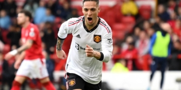 EPL GW 31 Results: Title Race Heats Up as GW 31 Sees Wins for Man United and Man City as Arsenal Settle for a Draw and Chelsea and Tottenham Lose