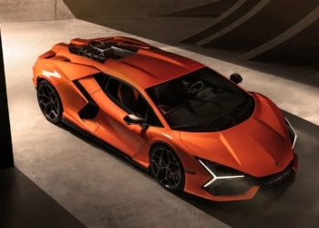 Lamborghini Revuelto: A Futuristic Hybrid Supercar for Eco-Conscious Drivers 91 | Mania Africa | maniainc.com Lamborghini Revuelto: A Futuristic Hybrid Supercar for Eco-Conscious Drivers