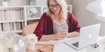 The Keys to Success on Fiverr: A Comprehensive Guide for Freelancers and Buyers