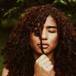 Taming Frizz: Your Ultimate Guide to Combatting Humid-Weather Hair 9 | Mania Africa | maniainc.com 172709672366f16793ba455 | Mania Africa: News, Sports, Tech, Movies, and Lifestyle | maniainc.com