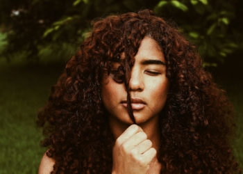 Taming Frizz: Your Ultimate Guide to Combatting Humid-Weather Hair 11 | Mania Africa | maniainc.com Taming Frizz: Your Ultimate Guide to Combatting Humid-Weather Hair