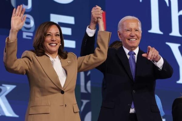 2024 Democratic National Convention: The Most Memorable Highlights 12 | Mania Africa | maniainc.com Joe Biden has formally passed the torch to Kamala Harris and endorsed her | Joe Biden Formally Endorses Kamala Harris for President and Passes Her the Baton | Mania Africa