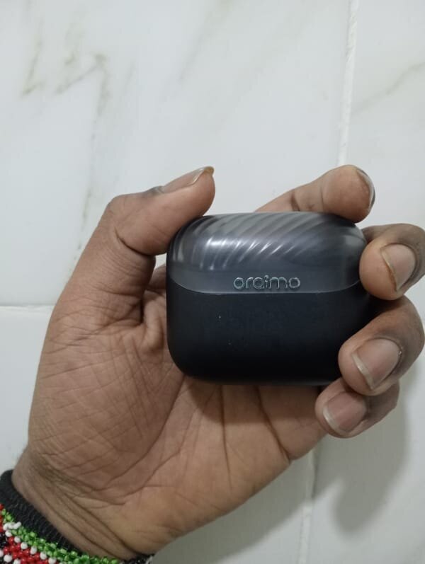 Oraimo AirBuds 4 ENC True Wireless (TWS) Earbuds Review 7 | Mania Africa | maniainc.com The Airbuds 4 TWS Earbuds have phone call capabilities and a virtual assistant. | How to Make and Receive Calls with Oraimo Airbuds 4 ENC TWS Earbuds - Mania Tech