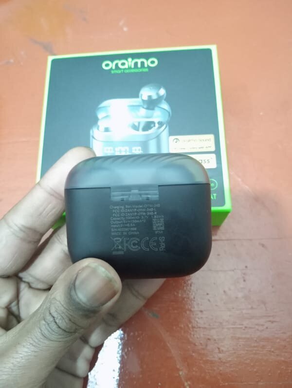 Oraimo AirBuds 4 ENC True Wireless (TWS) Earbuds Review 6 | Mania Africa | maniainc.com The Oraimo Airbuds 4 ENC TWS Earbuds' charging case has a 500mAh battery | Oraimo Airbuds 4 ENC True Wireless Earbuds Review | Mania Tech