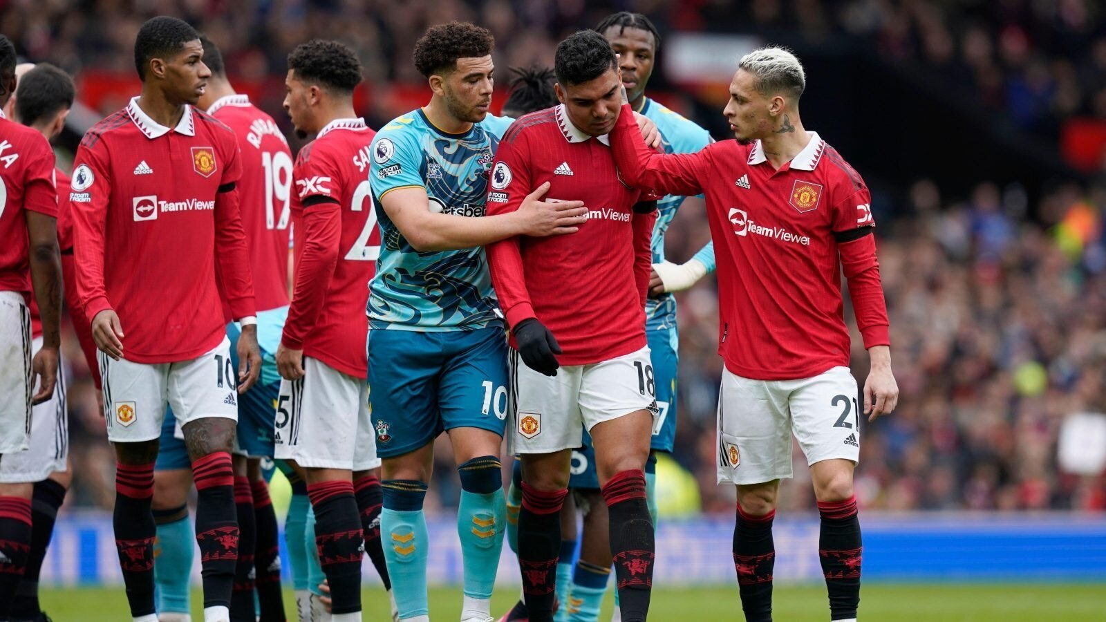Arsenal Continue their Fantastic Run as 10-Man United Settles for an 0-0 Draw 3 | Mania Africa | maniainc.com Man United's Casemiro looking distraught after being shown a red card in their game against Southampton