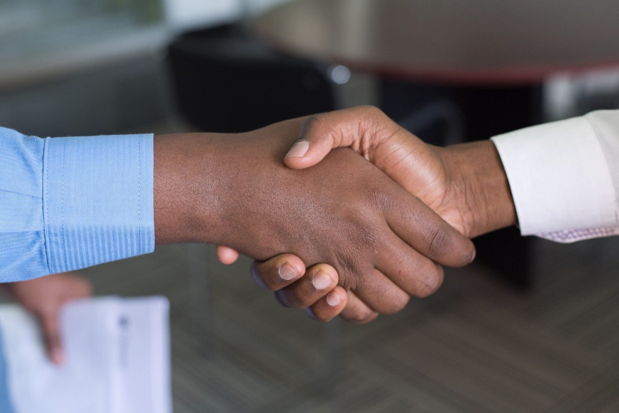 The Complete Guide to Buying Land in Kenya: From Start to Finish 3 | Mania Africa | maniainc.com A photo of two people shaking hands