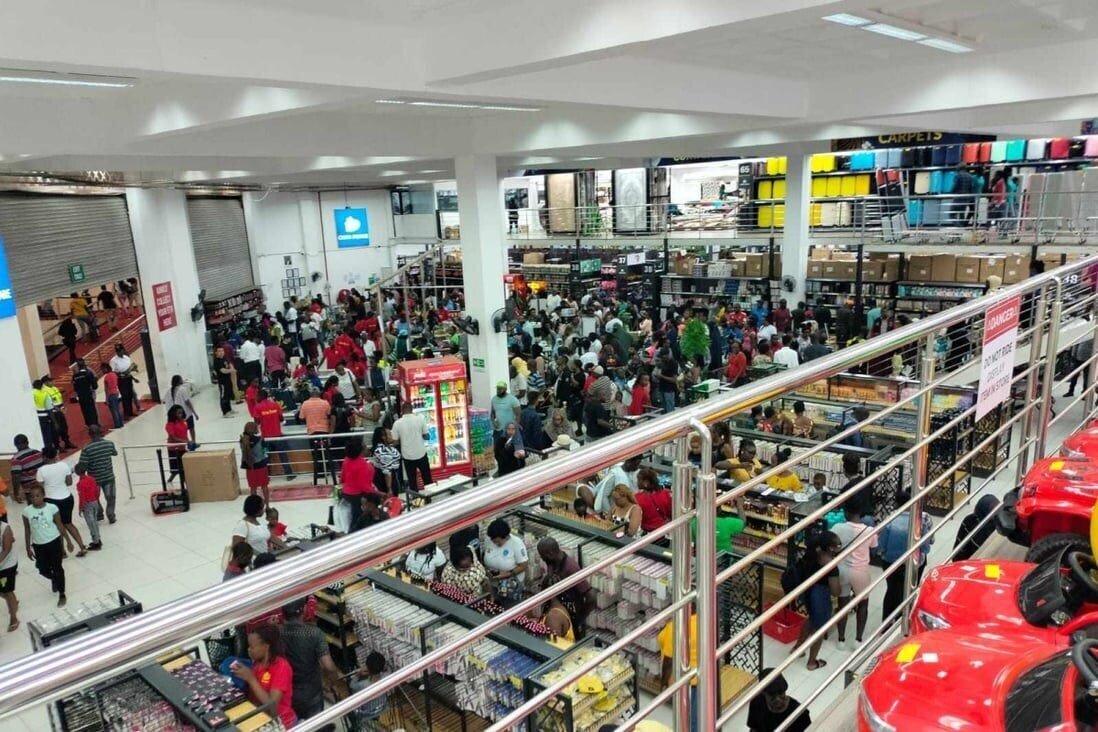 "We Want China Square Out!" - Interrogating the Xenophobic Undertones of the China Square Protests 2 | Mania Africa | maniainc.com The packed entry to China Square where people are crowded as they flock to the store in huge numbers