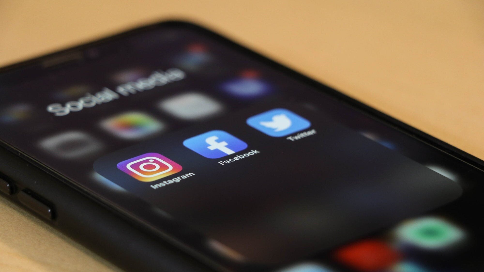 Backlinks and SEO: The Importance of High-Quality Links and Best Practices for Building Them 6 | Mania Africa | maniainc.com An image of social media apps on a phone