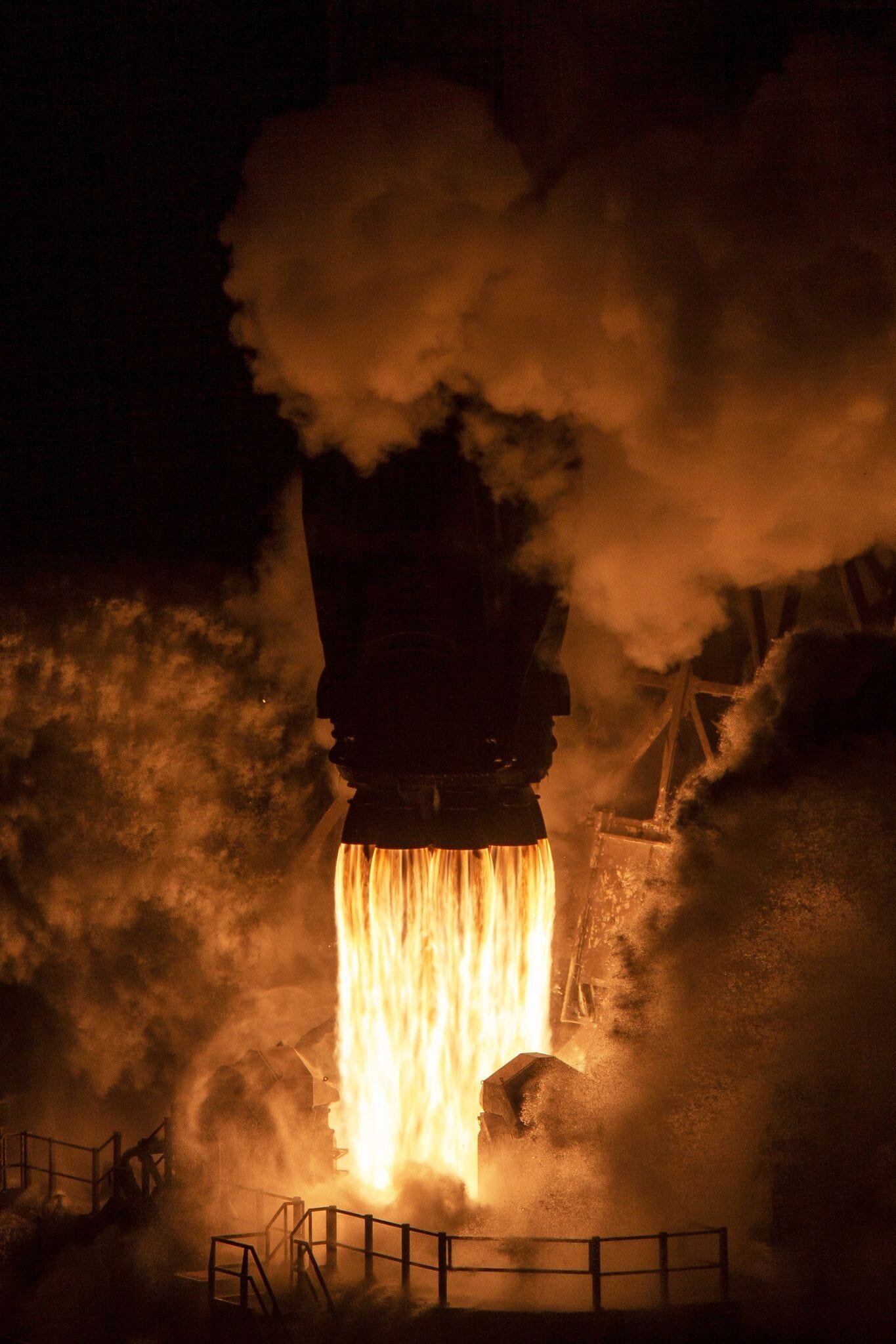 7 Epic Pictures from the Recent Starship Launch by SpaceX 4 | Mania Africa | maniainc.com The Fiery Emblem of the Starship during its initial launch and the hot plume of fire bellowing under as the Starship engine propels it off the ground
