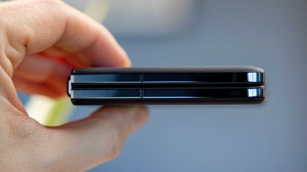 Oppo Find N2 Flip Foldable Phone Review - The Best After the Best 2 | Mania Africa | maniainc.com The Oppo Find N2 Flip when closed