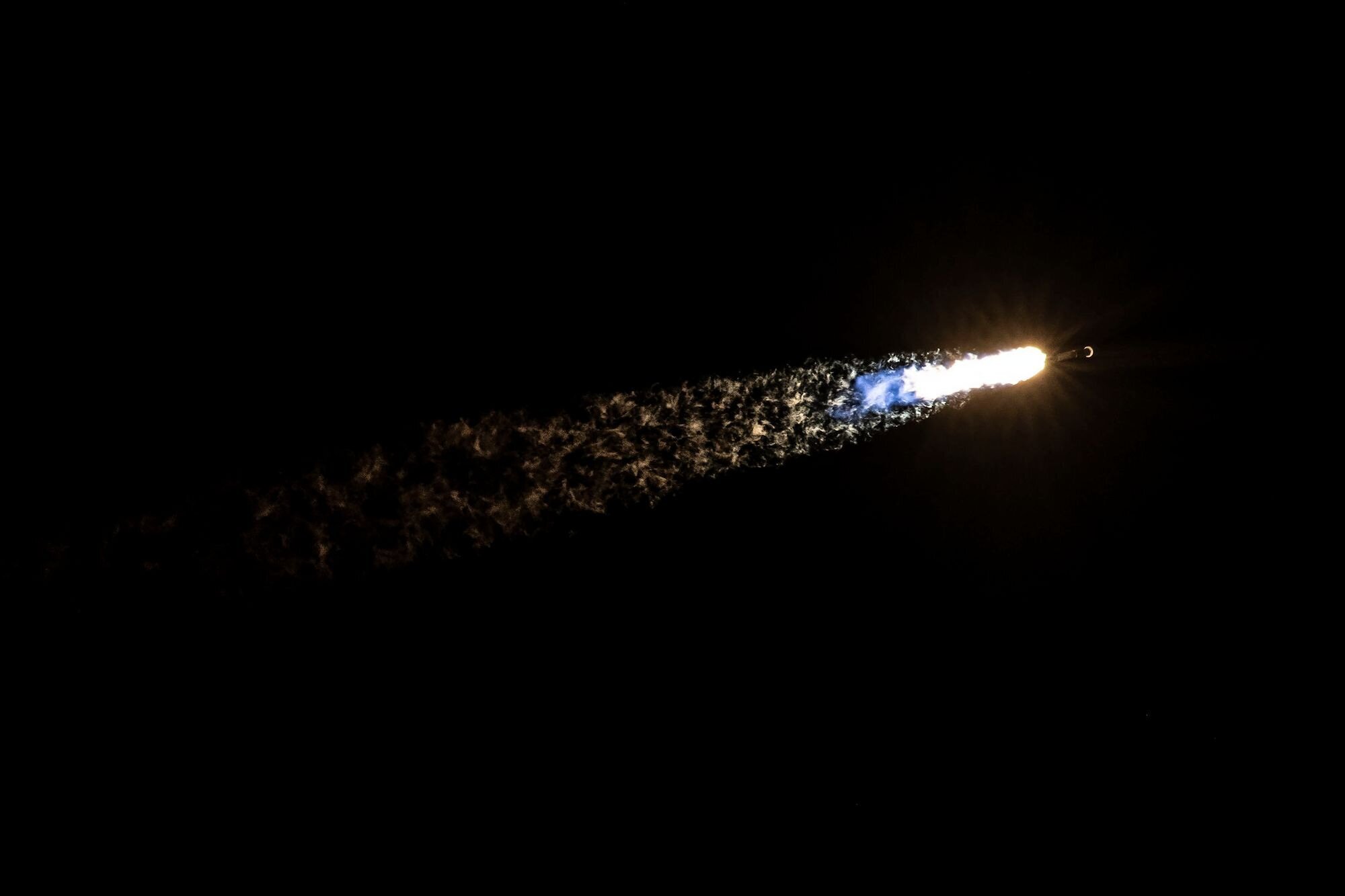 7 Epic Pictures from the Recent Starship Launch by SpaceX 7 | Mania Africa | maniainc.com The Starship finally in the sky just about to enter space now seen as just a flare resembling a meteor