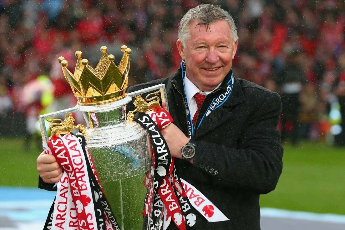 Sir Alex Ferguson and Arsene Wenger Inducted into Premier League Hall of Fame 2 | Mania Africa | maniainc.com Sir Alex Ferguson holding the English Premier League Trophy