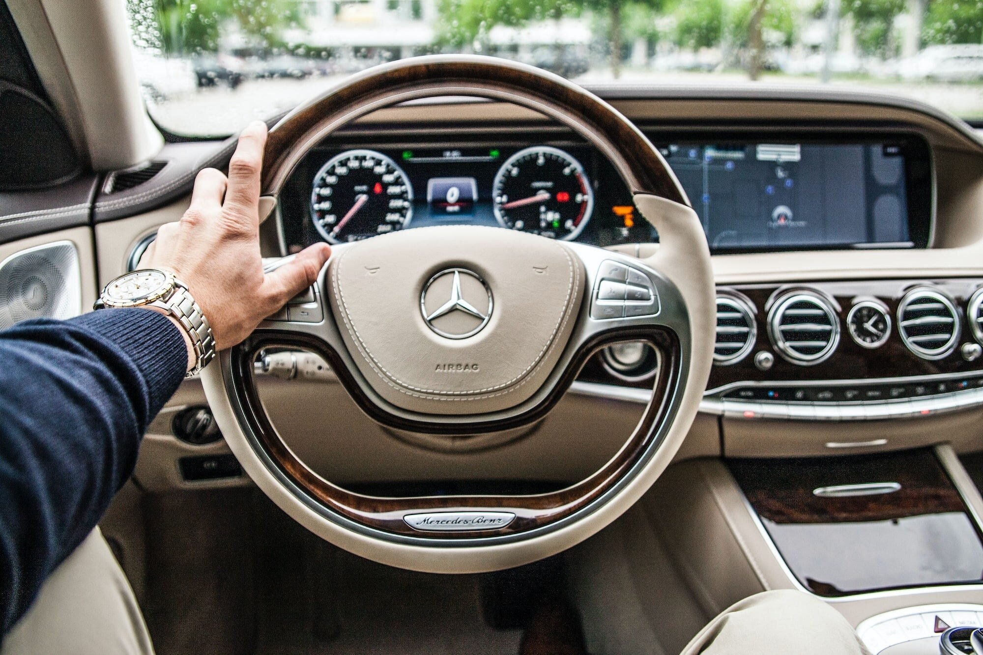 7 Tips for Buying a Luxury Car 4 | Mania Africa | maniainc.com The inside of a mercedes vehicle's dashboard as it is being driven