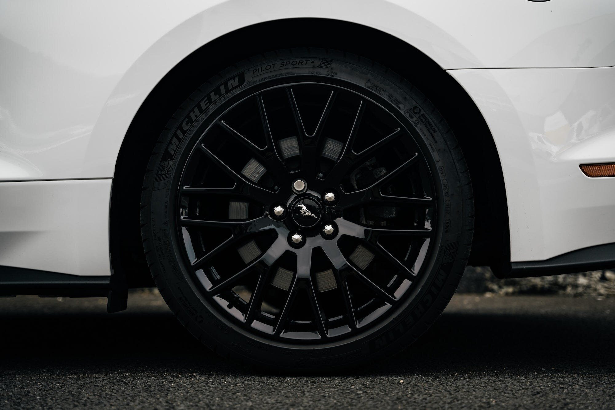 How Tubeless Tires Work: Revolutionizing the Way We Roll 7 | Mania Africa | maniainc.com A tire on the back left side of a car. Tubeless tires are the way to go for drivers who want better fuel efficiency, increased puncture protection, and a safer ride.