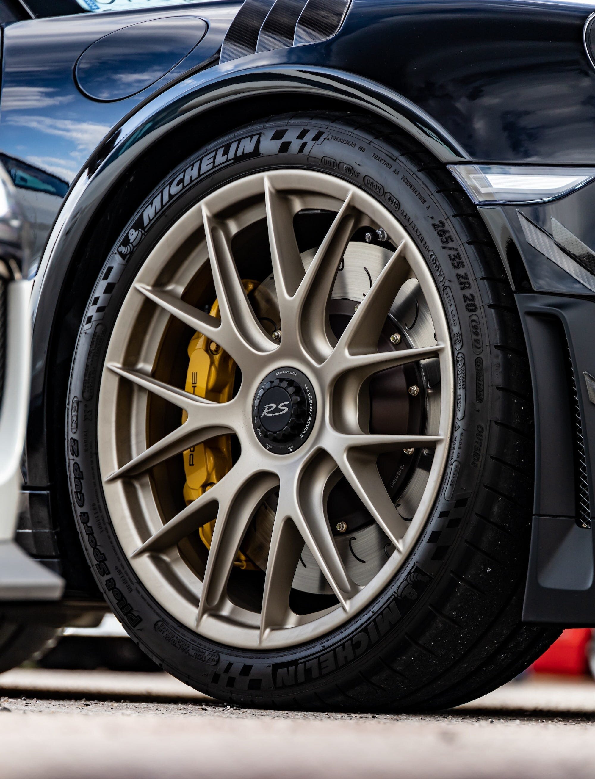 How Tubeless Tires Work: Revolutionizing the Way We Roll 2 | Mania Africa | maniainc.com A Michelin Porsche GT2RS tyre. The sidewall of a tubeless tire is essential in ensuring flexibility and added protection.