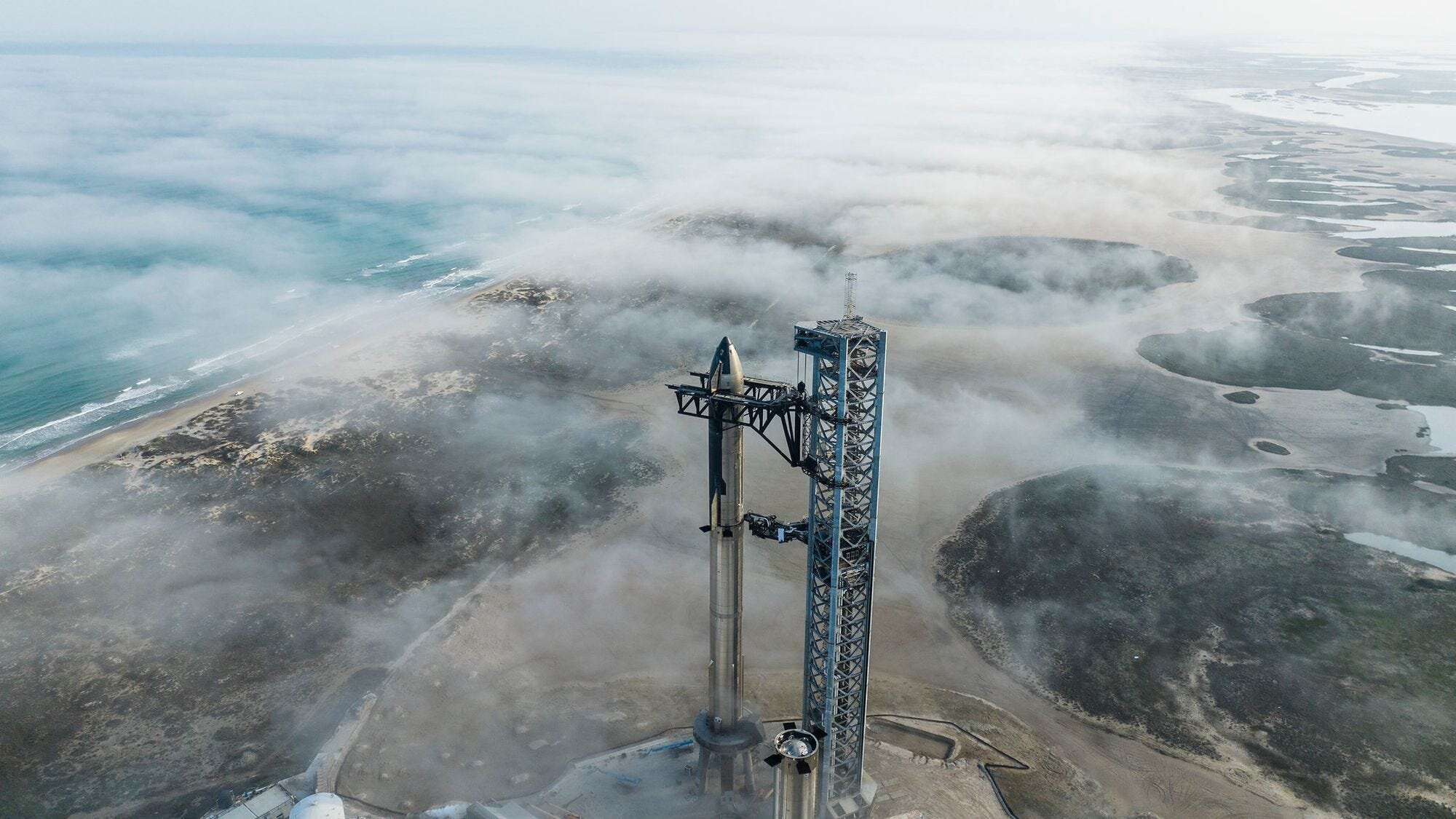 7 Epic Pictures from the Recent Starship Launch by SpaceX 2 | Mania Africa | maniainc.com A view of Starship from the clouds