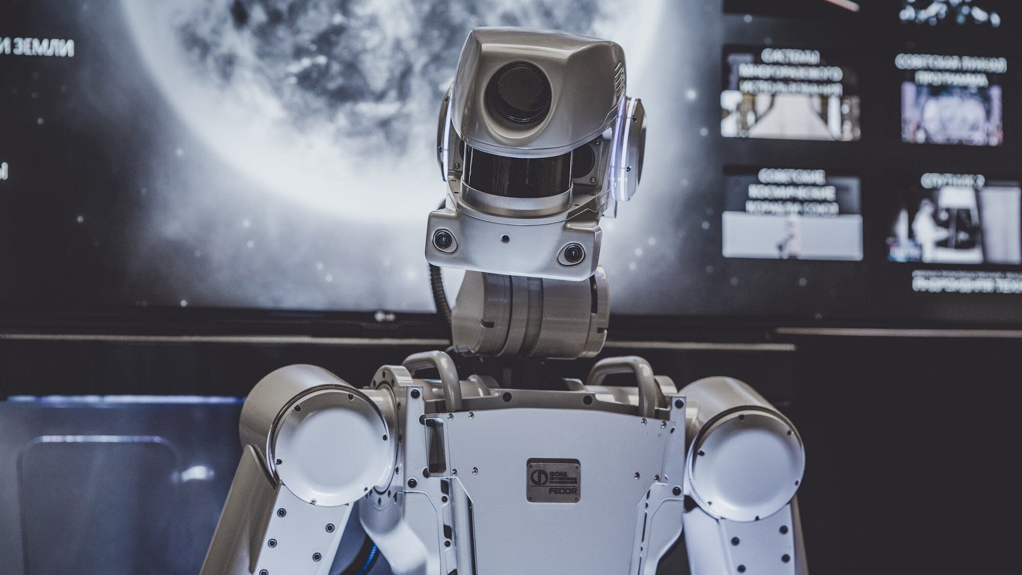 Is AI Advancing Too Fast: Are We at Risk of Losing Our Civilization? 5 | Mania Africa | maniainc.com A robot infront of a screen showing a celestial body that looks like the moon