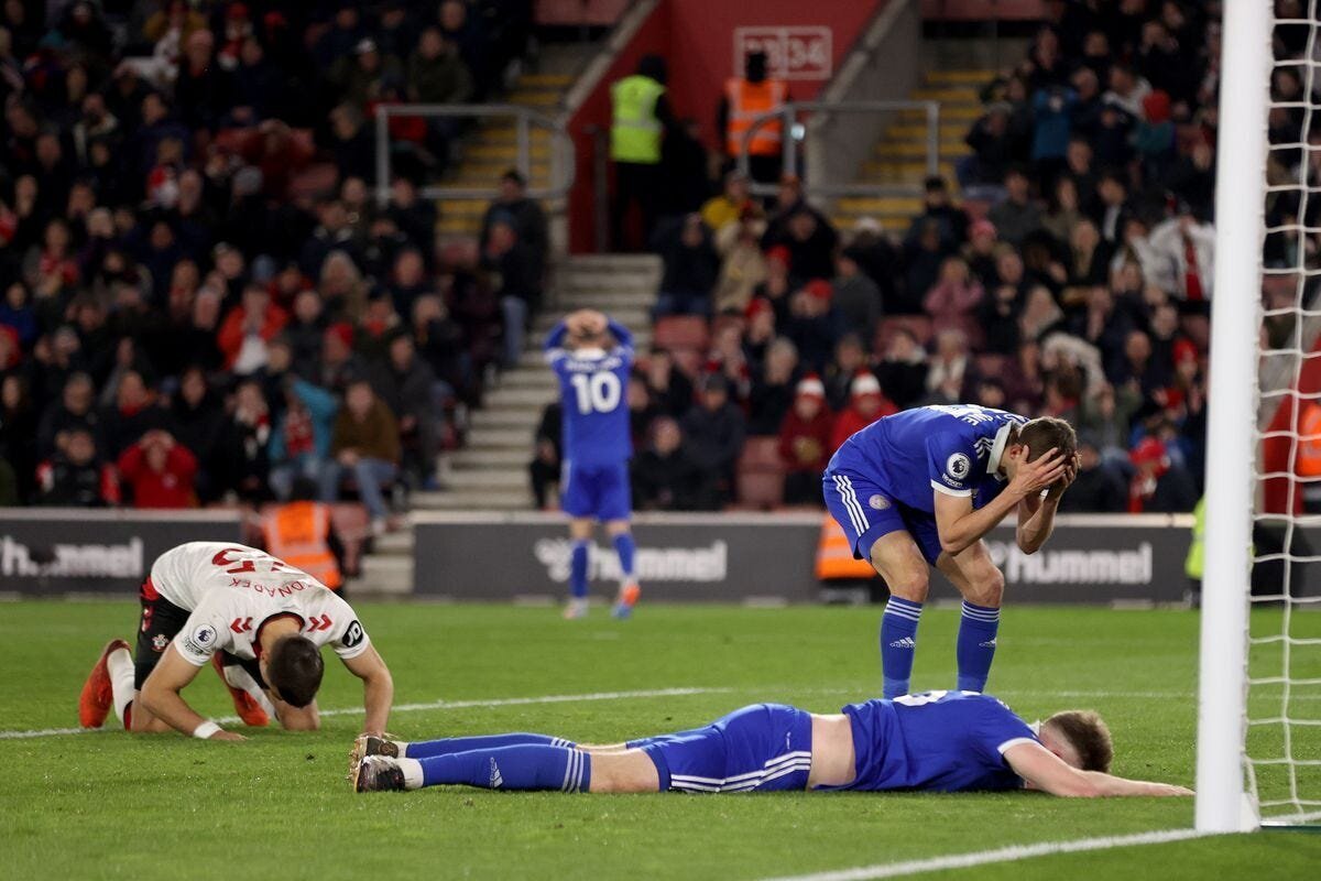 Arsenal Make an Incredible Comeback as Man City and Chelsea Flourish: EPL GW 26 Results 4 | Mania Africa | maniainc.com Leicester City's players seemingly deflated and dissapointed in their game against Southampton