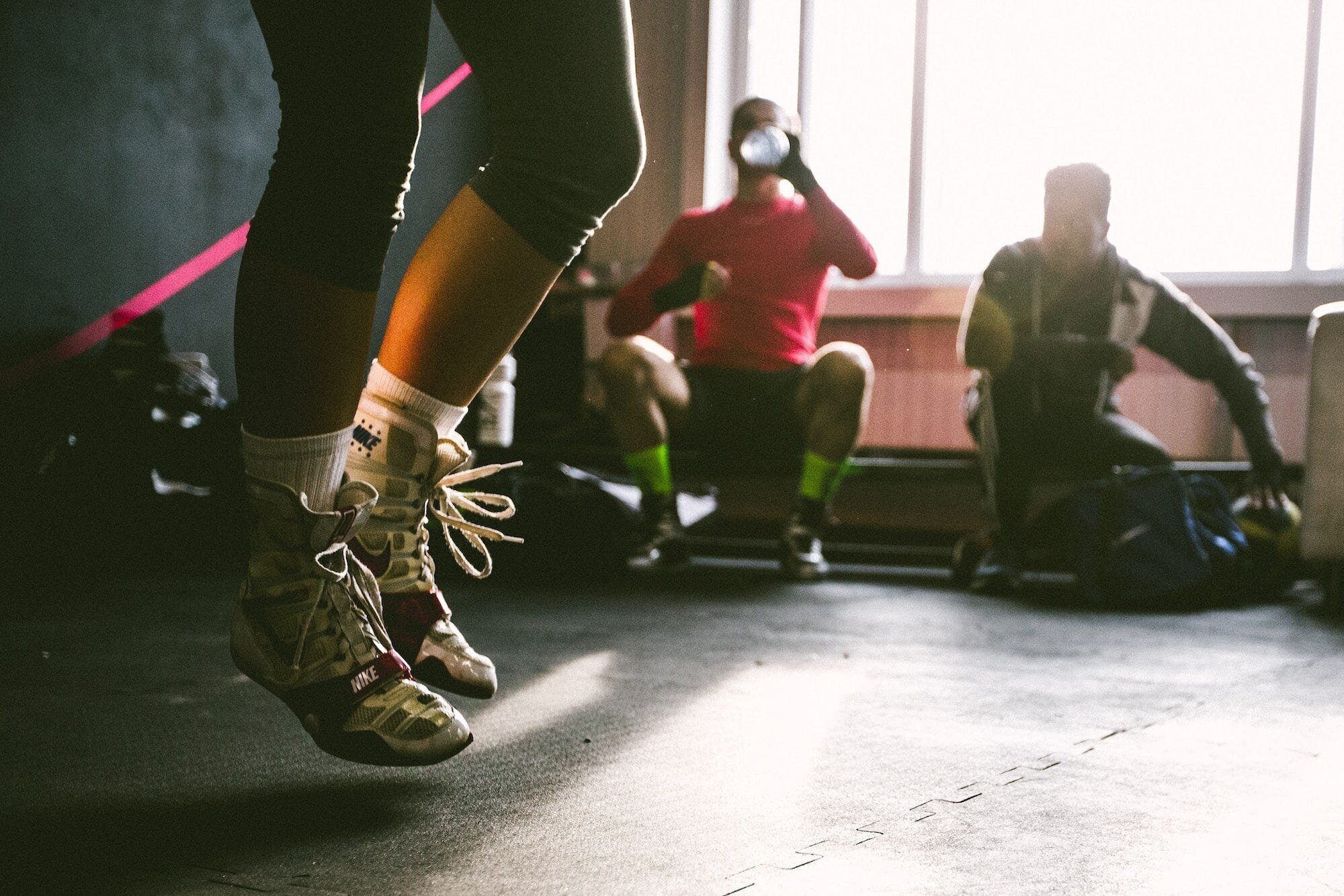 Unlock Your Gym Motivation: 7 Tips to Stay Happy and Energized During Workouts 5 | Mania Africa | maniainc.com An image of a boxing group fitness class