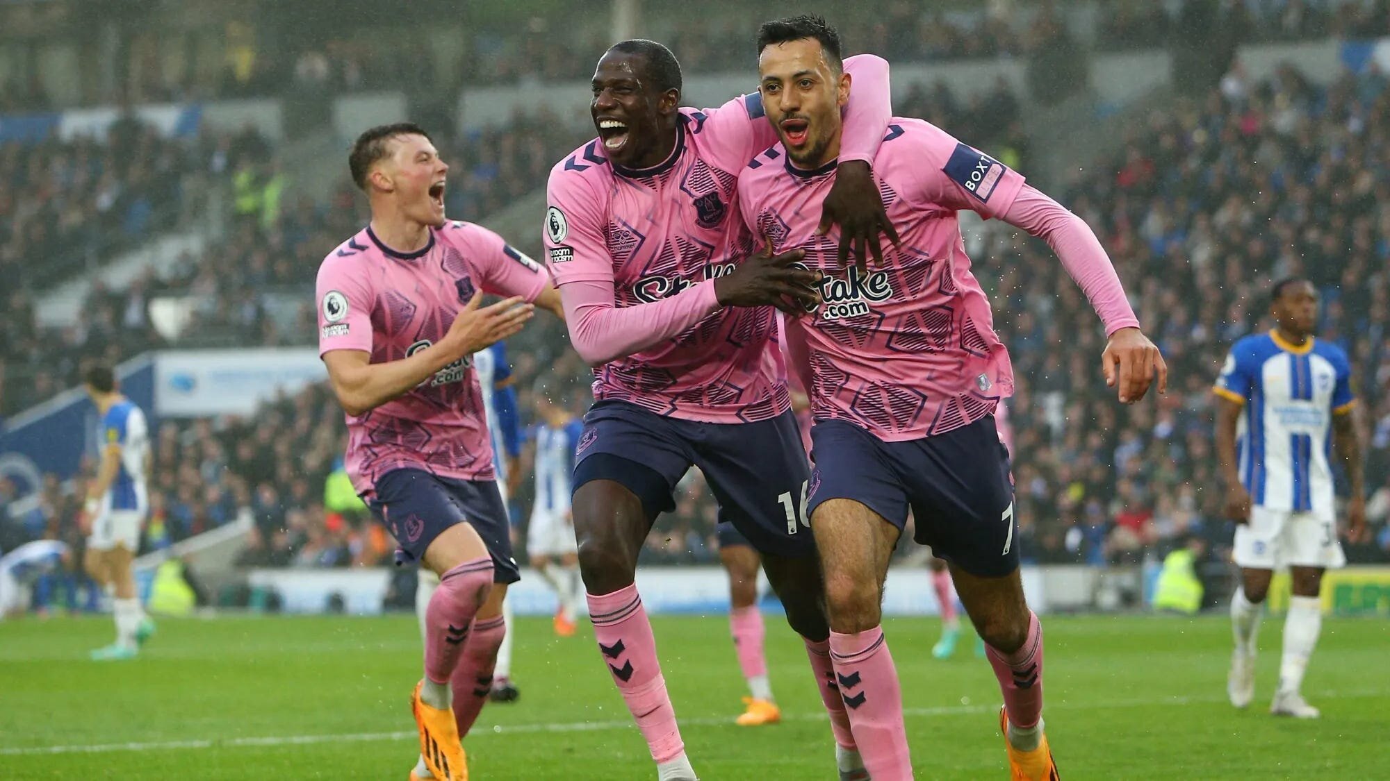 A Day of Fives: Fulham, Everton, and Nottingham Forest Secure Wins in the Last Games of EPL GW 35 3 | Mania Africa | maniainc.com Everton players celebrating