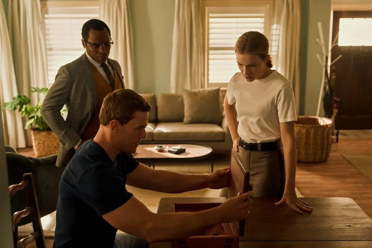 Reacher Season 1 Review 33 | Mania Africa | maniainc.com Reacher, Roscoe, and Finlay realize that there's more than meets the eye in this case