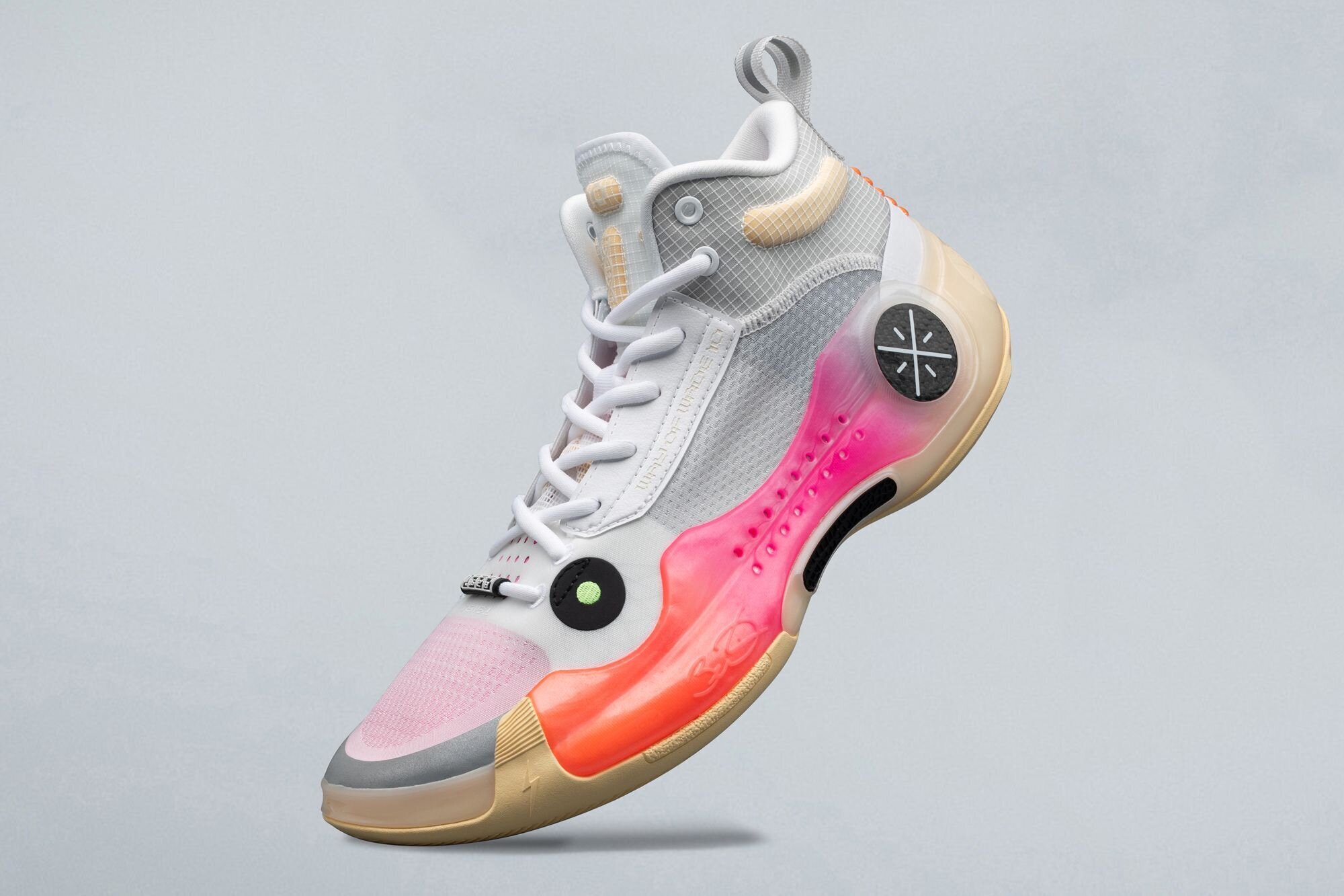 Summer Specials: Newly Released Basketball Shoes Li-Ning Way of Wade 10 Blossom and Way of Wade 10 Team No Sleep 4 | Mania Africa | maniainc.com The WOW 10 'Blossom' sneaker