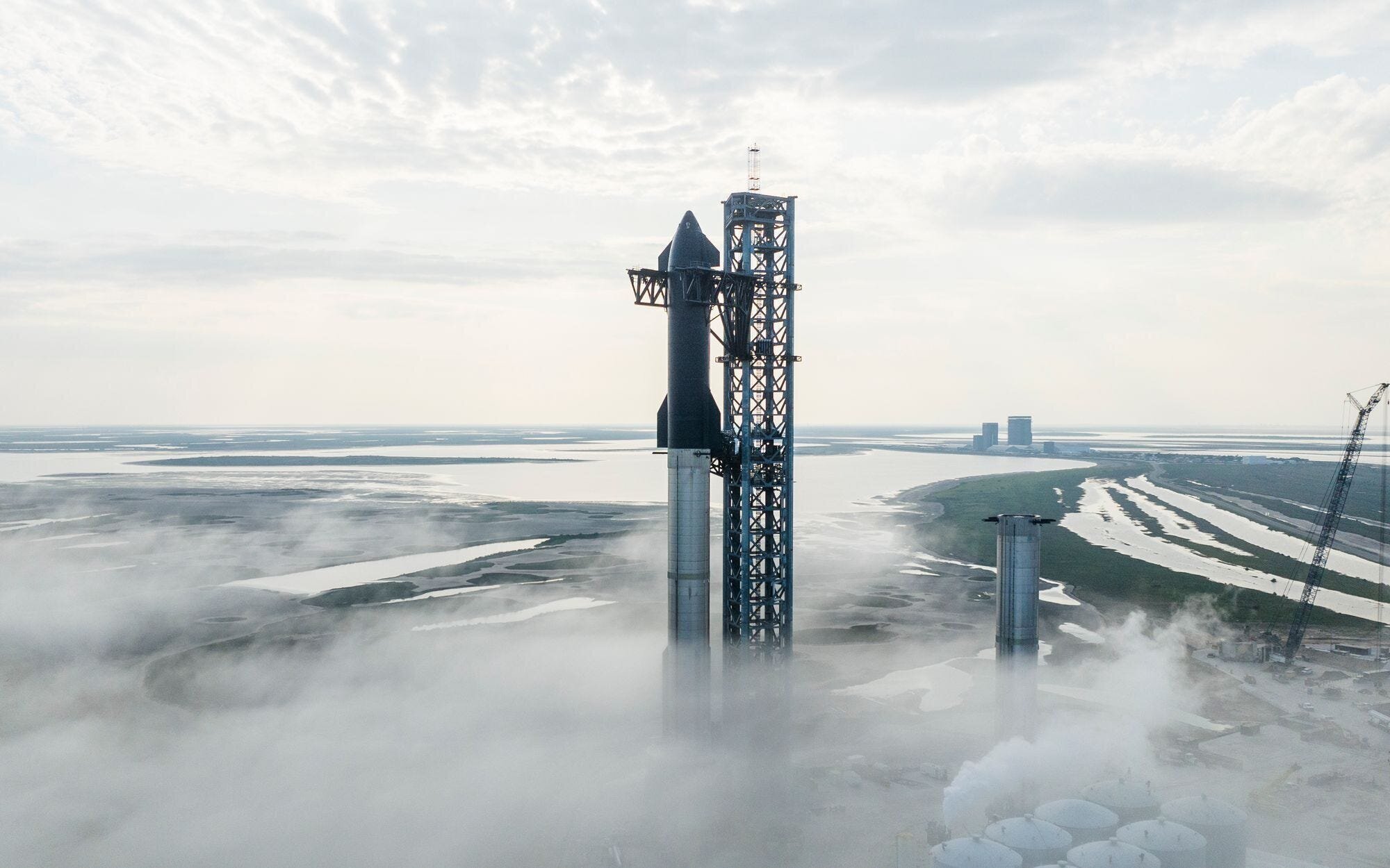 7 Epic Pictures from the Recent Starship Launch by SpaceX 3 | Mania Africa | maniainc.com The Starship in its full exuberance waiting to take on gravity
