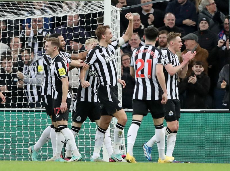 Liverpool Draw Man United as Arsenal Beat Brighton in EPL GW 17 Results 7 | Mania Africa | maniainc.com Newcastle players celebrating after beating Fulham 3-0 in EPL GW 17 | Newcastle v Fulham | Mania Africa