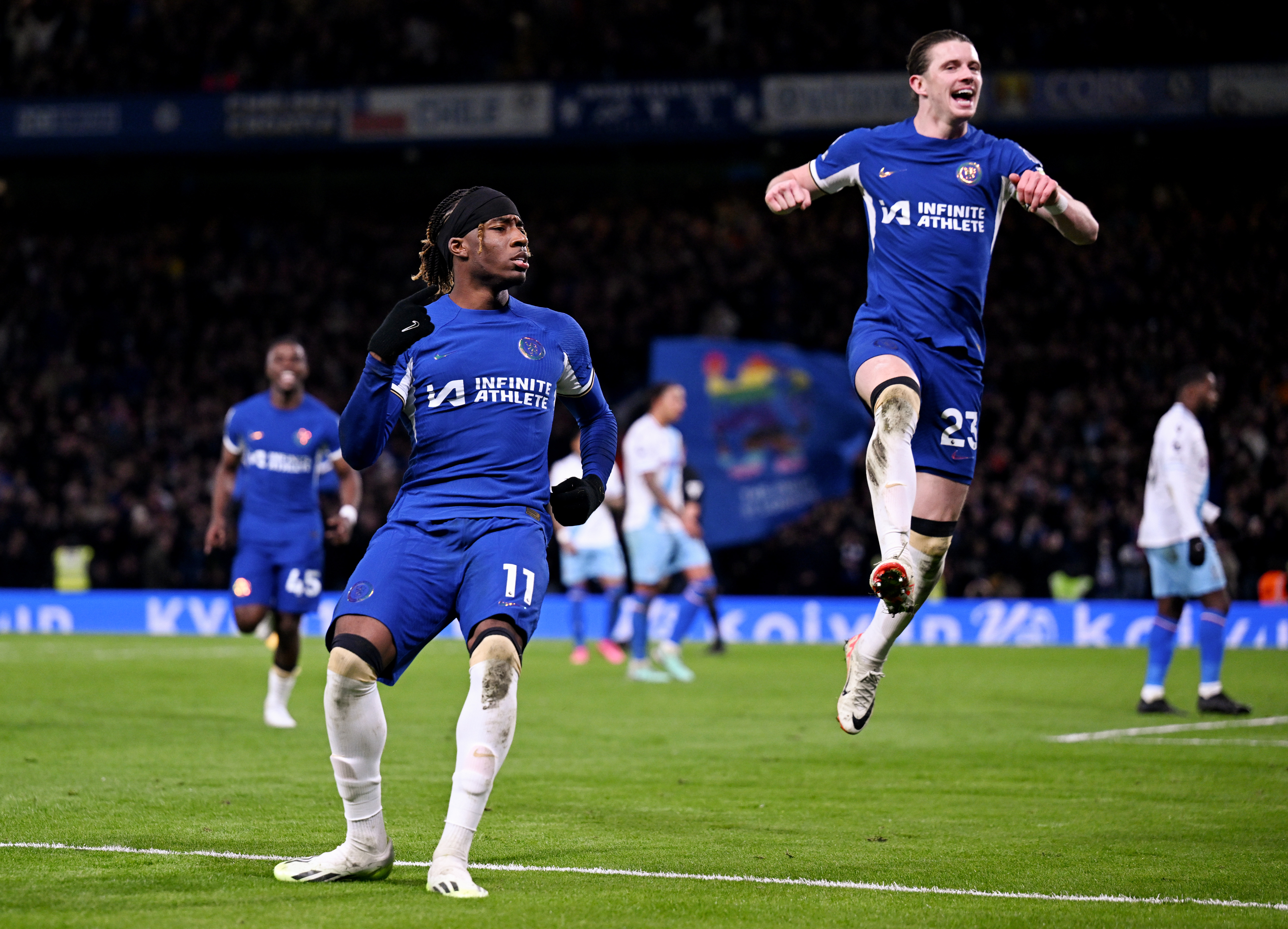 Merry Comeback: Man United, Chelsea, and Man City Pull Incredible Comebacks in EPL GW 19 Results 4 | Mania Africa | maniainc.com Noni Madueke celebrating his penalty conversion against Crystal Palace in EPL Matchday 19 | EPL Updates | Mania Africa