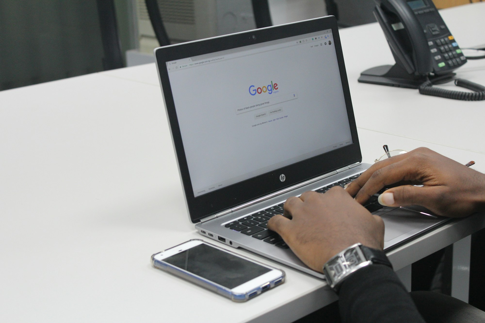 WordPress Starter Kit and Blogging Guide: How to Start Your New Site on a Strong Footing 15 | Mania Africa | maniainc.com A person using Google Search | Write for People: Don