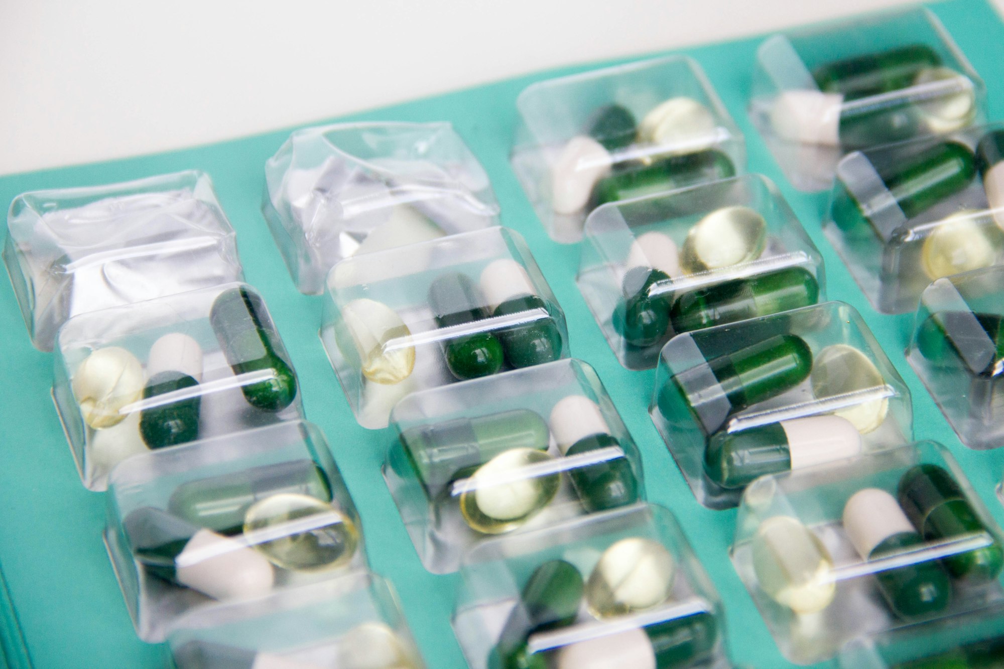 medication capsule lot | The reductions in drug costs will be particularly helpful for the elderly and those with chronic illnesses| Analysis of Announced Medicare Drug Price Reductions | Mania News