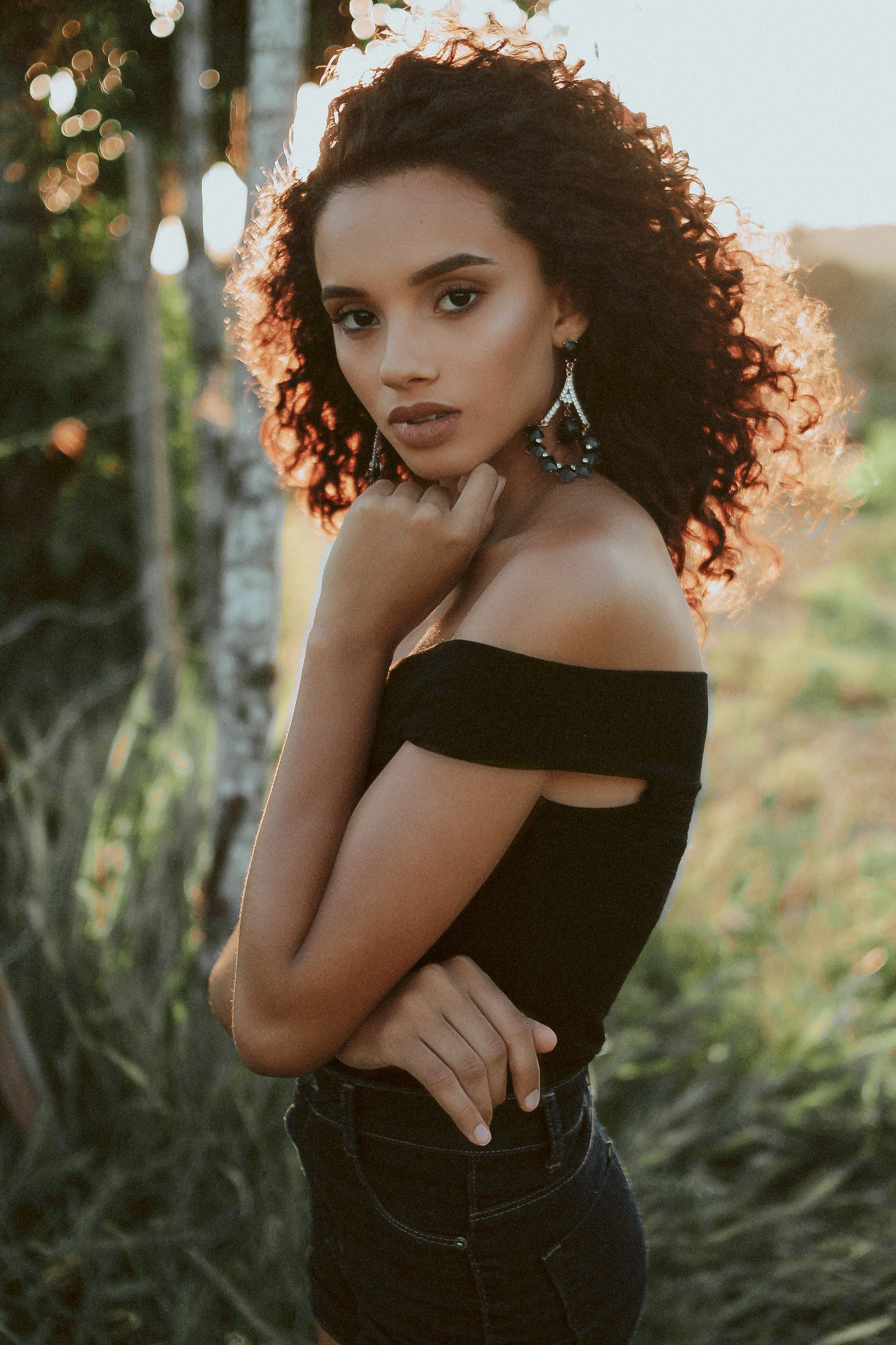 Taming Frizz: Your Ultimate Guide to Combatting Humid-Weather Hair 9 | Mania Africa | maniainc.com woman with curly frizzy hair | Understanding