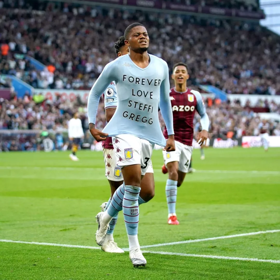 West Ham Nick Chelsea as Aston Villa Hammer Everton in EPL GW 2 Games 26 | Mania Africa | maniainc.com Bailey and teammate celebrating