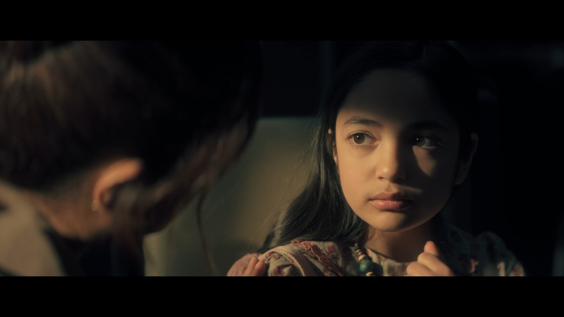 Nadia leaves her daughter Asha with her father Rahi.