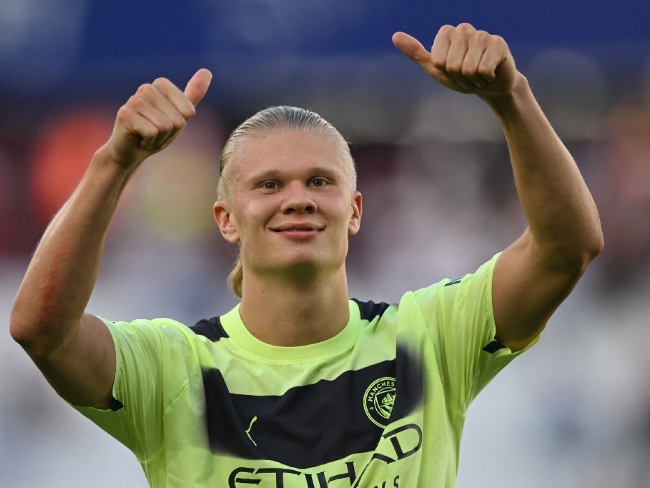 The Premier League is a Cruel Animal: EPL Gameweek 5 Results: Triumph for Spurs, City, and Liverpool as Man Utd Suffer a Cruel Loss 6 | Mania Africa | maniainc.com Haaland thumbs up