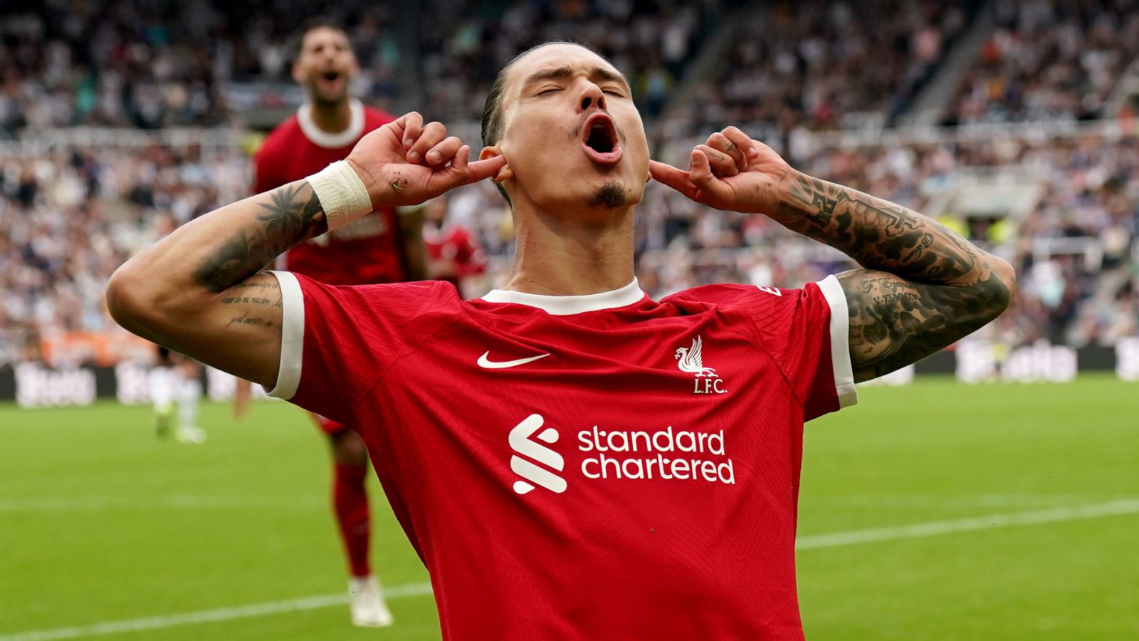 The Roll on EPL GW 3: Wins for Man United, Tottenham, Chelsea, Man City and West Ham, with Liverpool Pulling Off a Fierce Comeback 8 | Mania Africa | maniainc.com Darwin Nunez celebrating