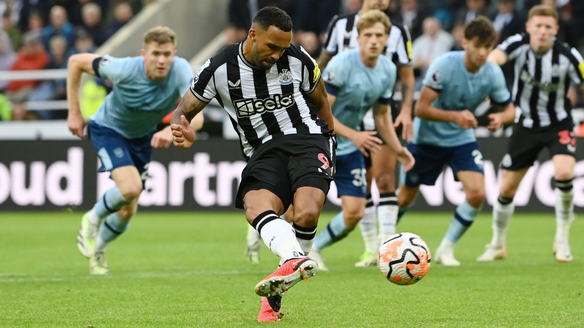 The Premier League is a Cruel Animal: EPL Gameweek 5 Results: Triumph for Spurs, City, and Liverpool as Man Utd Suffer a Cruel Loss 10 | Mania Africa | maniainc.com Callum Wilson scoring
